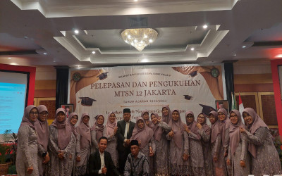 PELEPASAN DAN PENGUKUHAN SISWA DAN SISWI MTsN 12 JAKARTA DENGAN TEMA